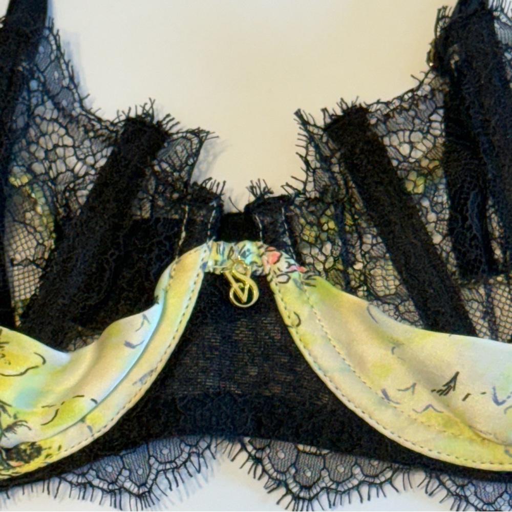 VS Designer Collection Fantasy Island Bra Set - Picture 4 of 9